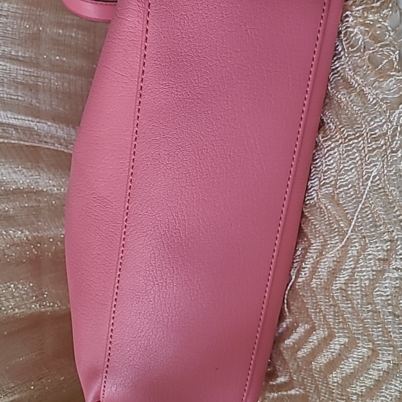 LIZ CLAIBORNE NWOT JESS CARNATION HANDBAG - Picture 5 of 10